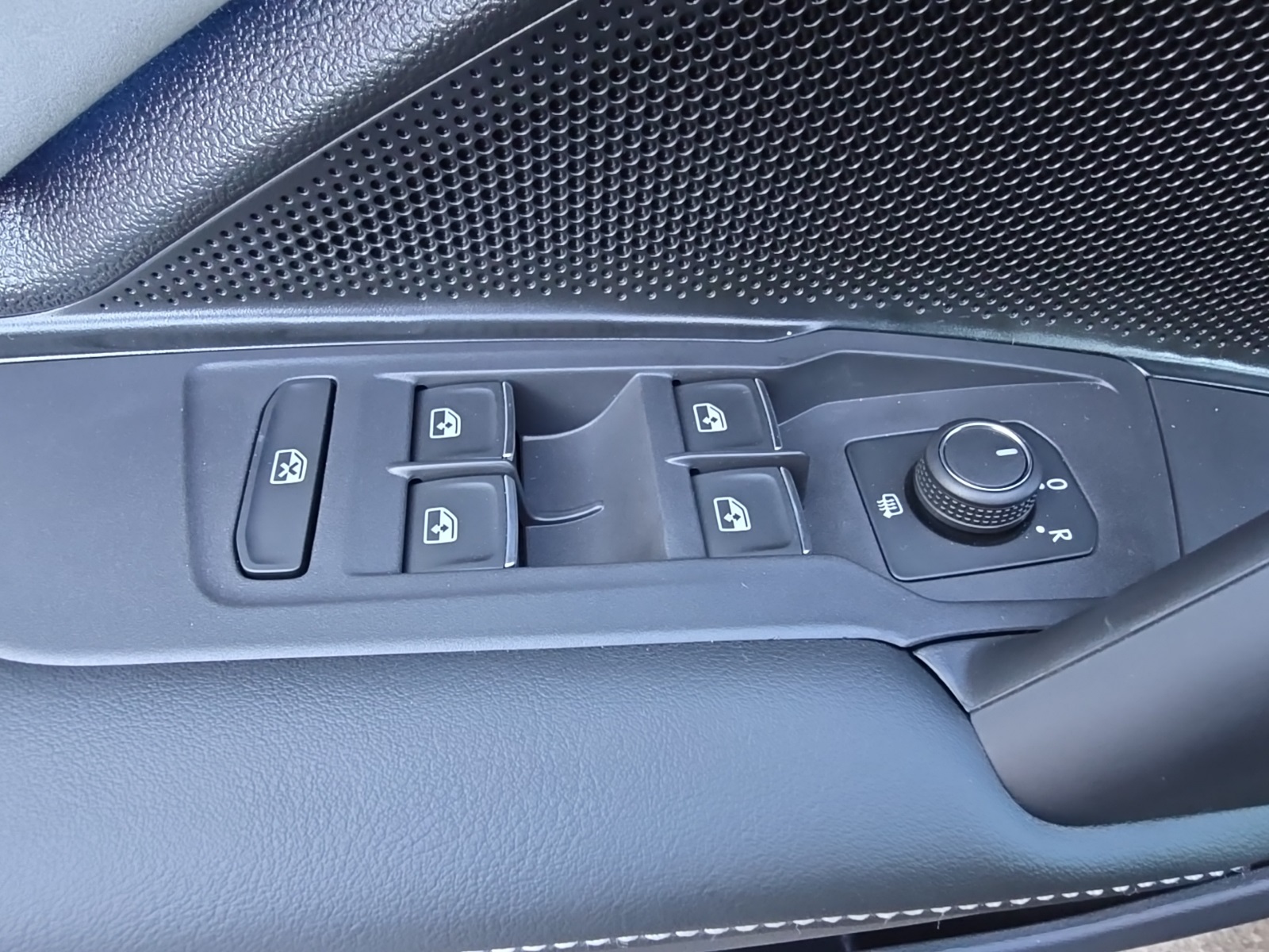 new 2025 Volkswagen Tiguan car, priced at $38,244