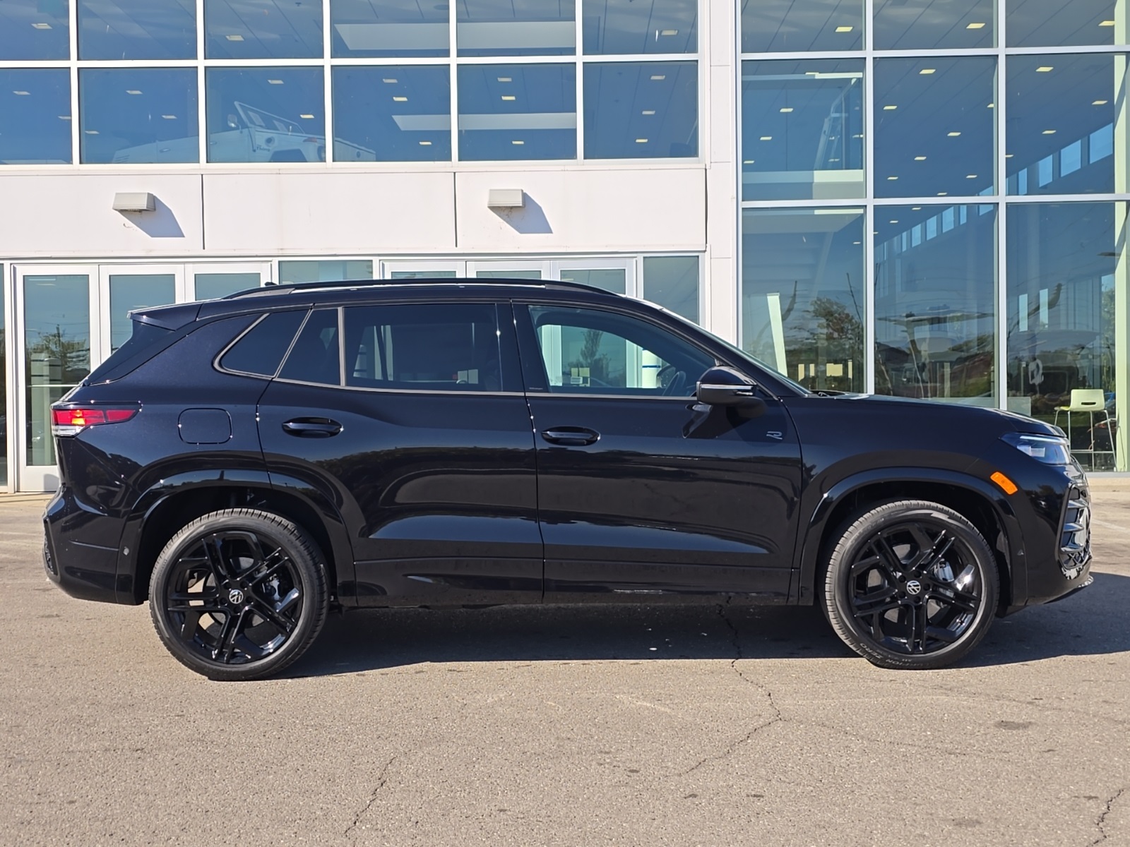 new 2025 Volkswagen Tiguan car, priced at $38,244
