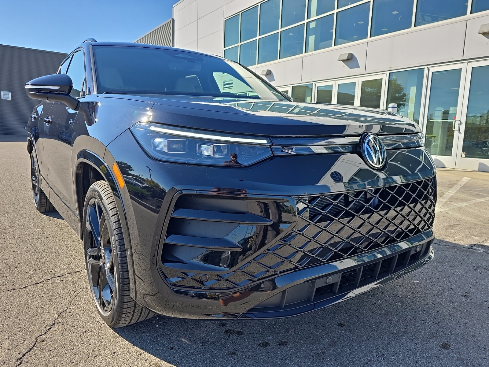 new 2025 Volkswagen Tiguan car, priced at $38,244