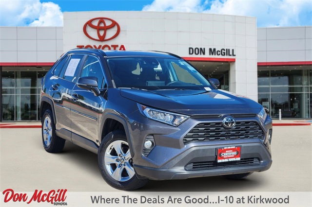 2021 Toyota RAV4 XLE's photo