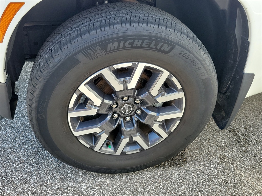 2022 Glacier White Nissan Frontier SV 4X4 Truck