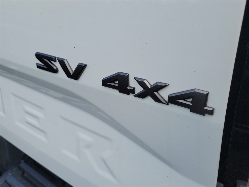 2022 Glacier White Nissan Frontier SV 4X4 Truck