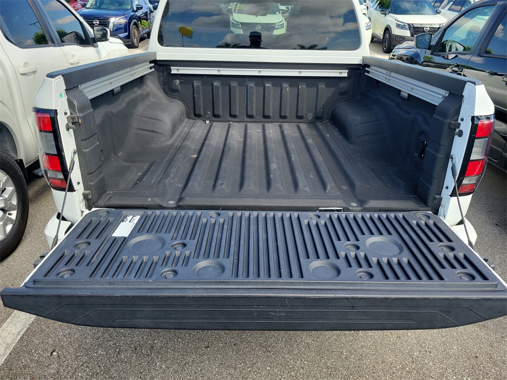 2022 Glacier White Nissan Frontier SV 4X4 Truck