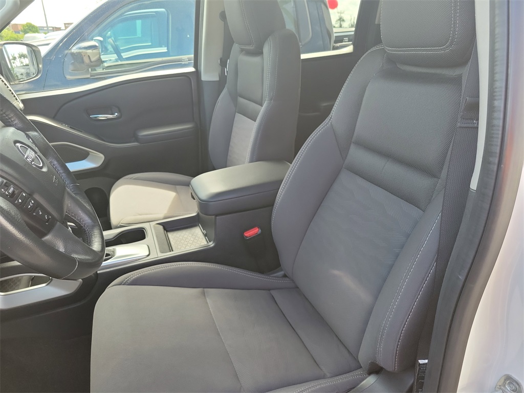 2022 Glacier White Nissan Frontier SV 4X4 Truck