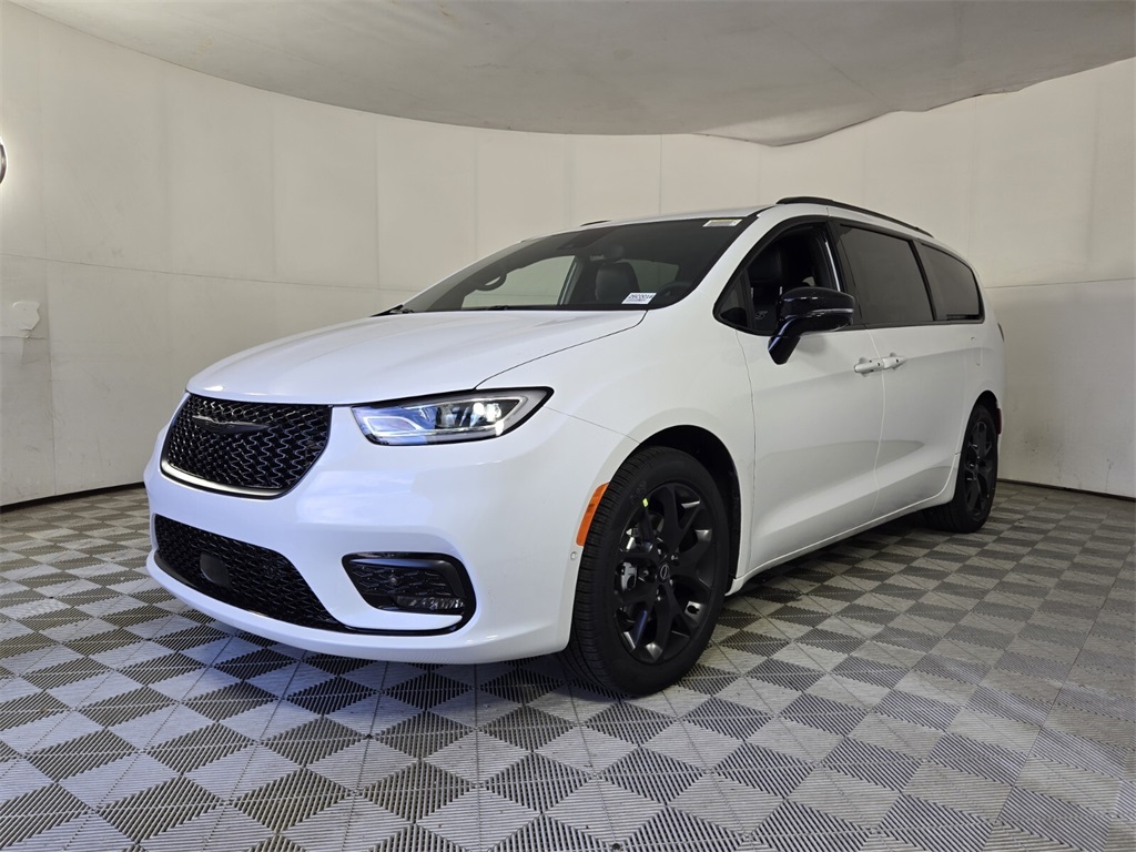 new 2026 Chrysler Pacifica car, priced at $46,100