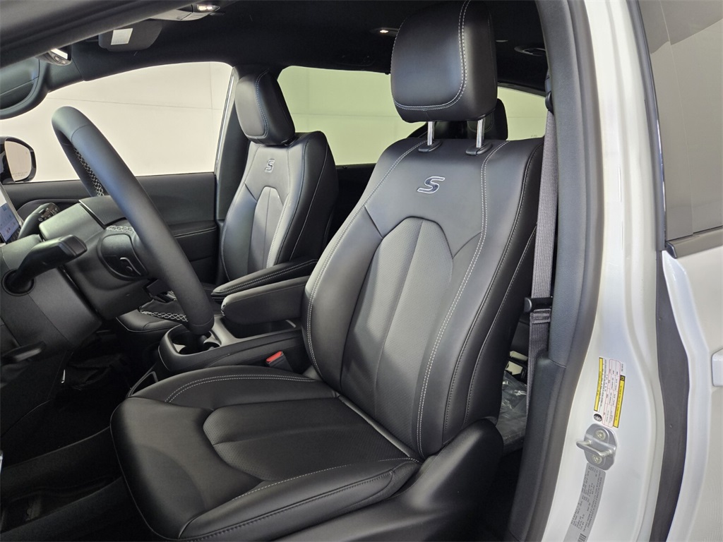 new 2026 Chrysler Pacifica car, priced at $46,100