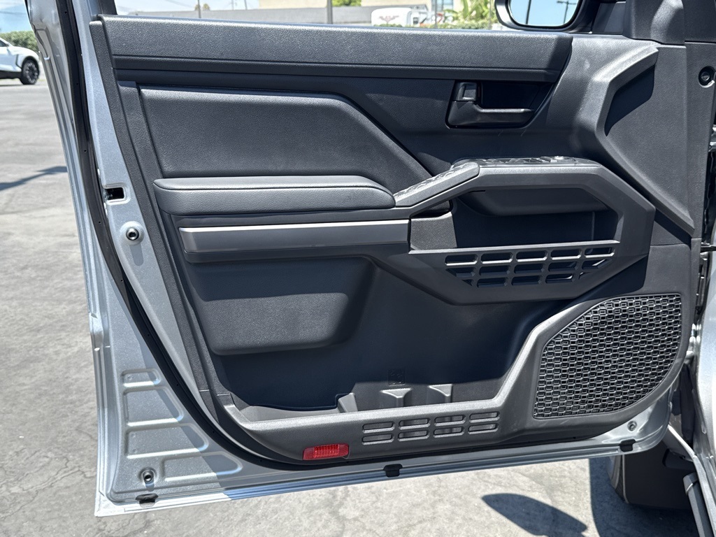 2025 Toyota Tacoma SR5 4x4 Double Cab photo 17
