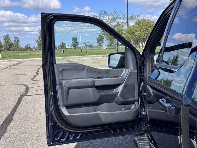 2025 Ford F-150 XLT photo 4