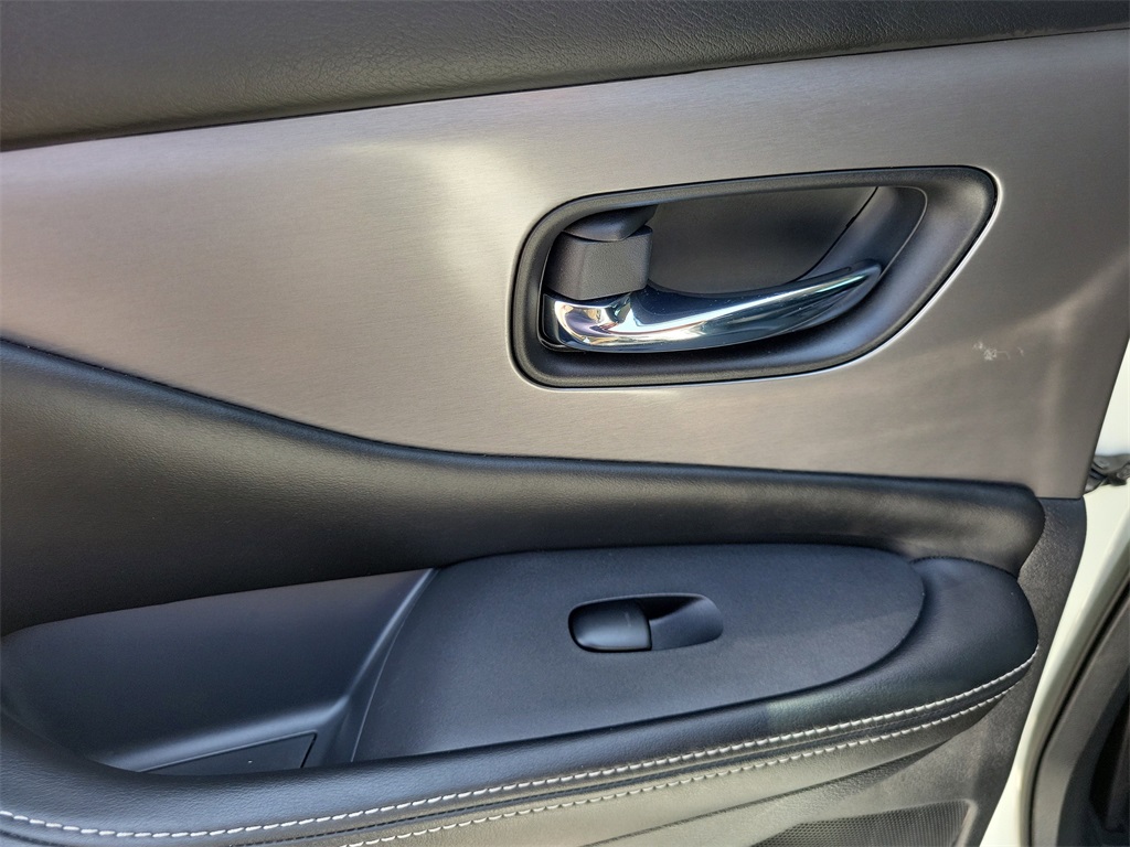 2022 Pearl White Tricoat Nissan Murano SV FWD SUV
