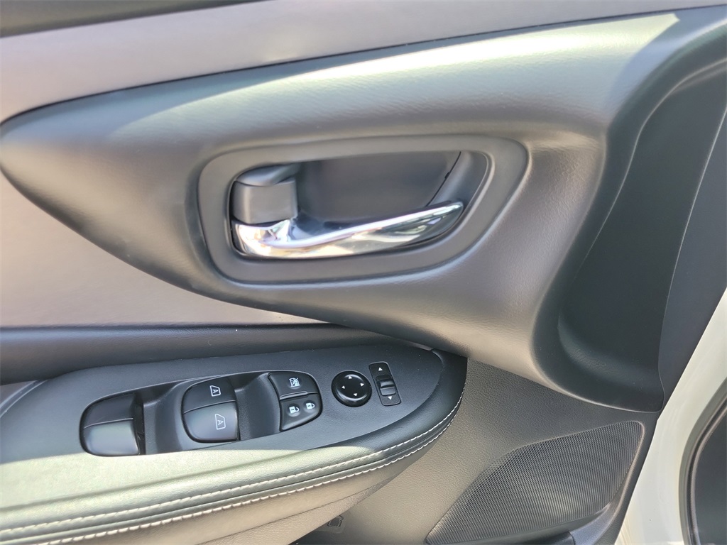 2022 Pearl White Tricoat Nissan Murano SV FWD SUV