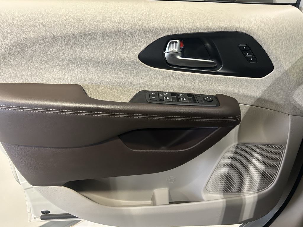 used 2021 Chrysler Pacifica car, priced at $20,799