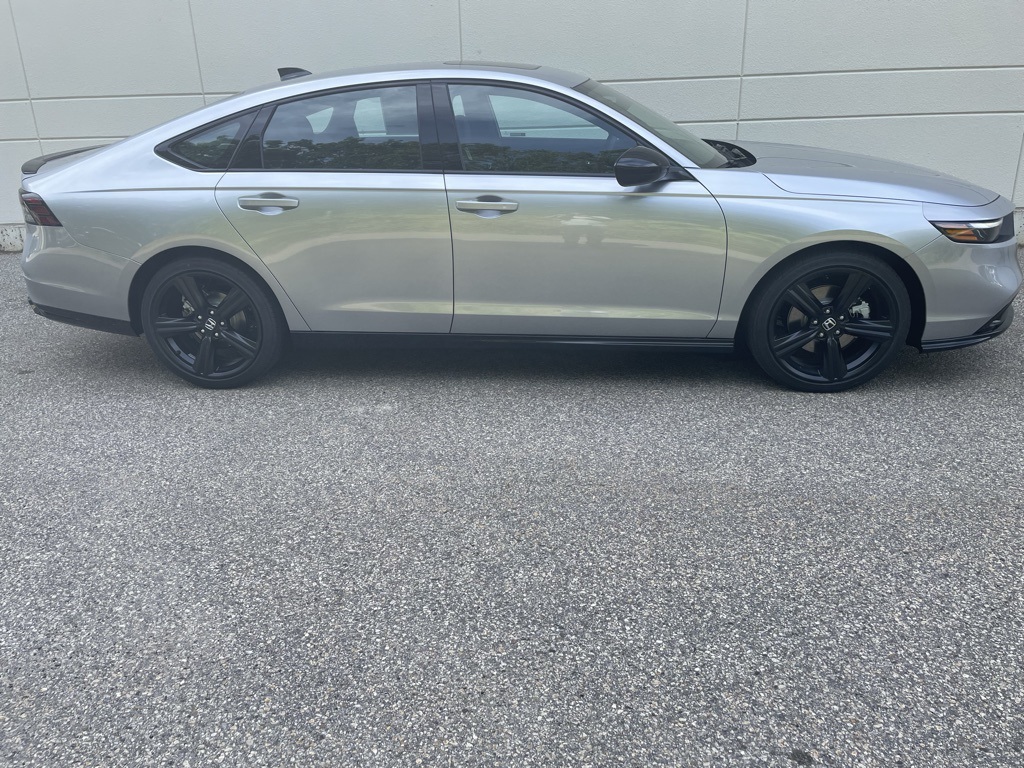 2025 Honda Accord Hybrid Sport-L photo 3