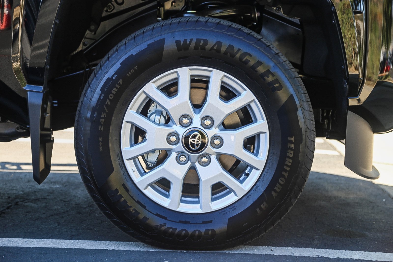 2025 Toyota Tacoma SR5 Double Cab photo 9