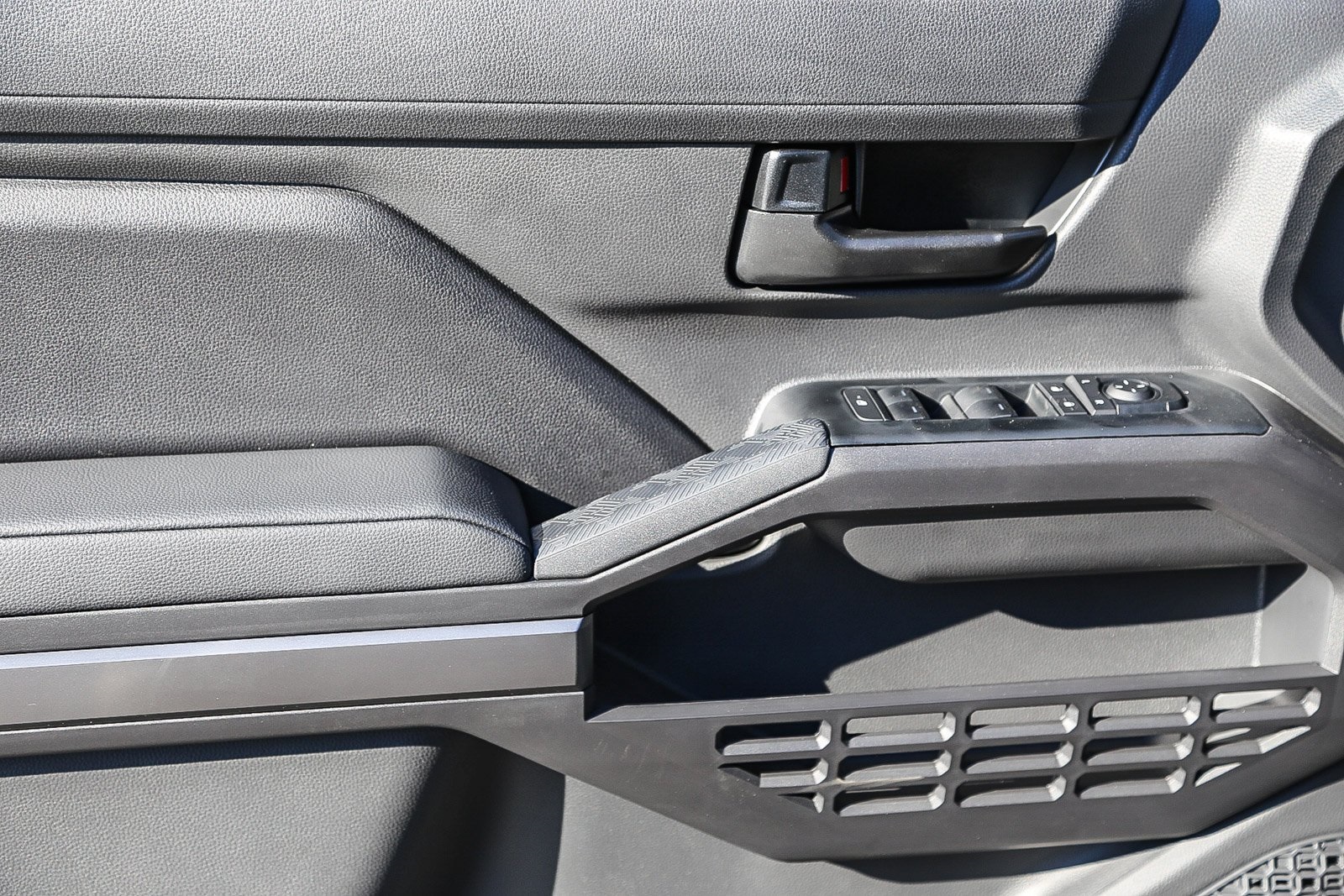 2025 Toyota Tacoma SR5 Double Cab photo 17