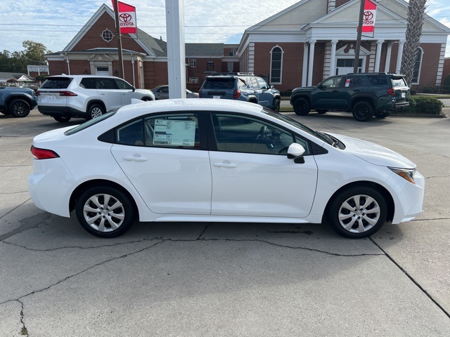 2026 Toyota Corolla LE photo 4