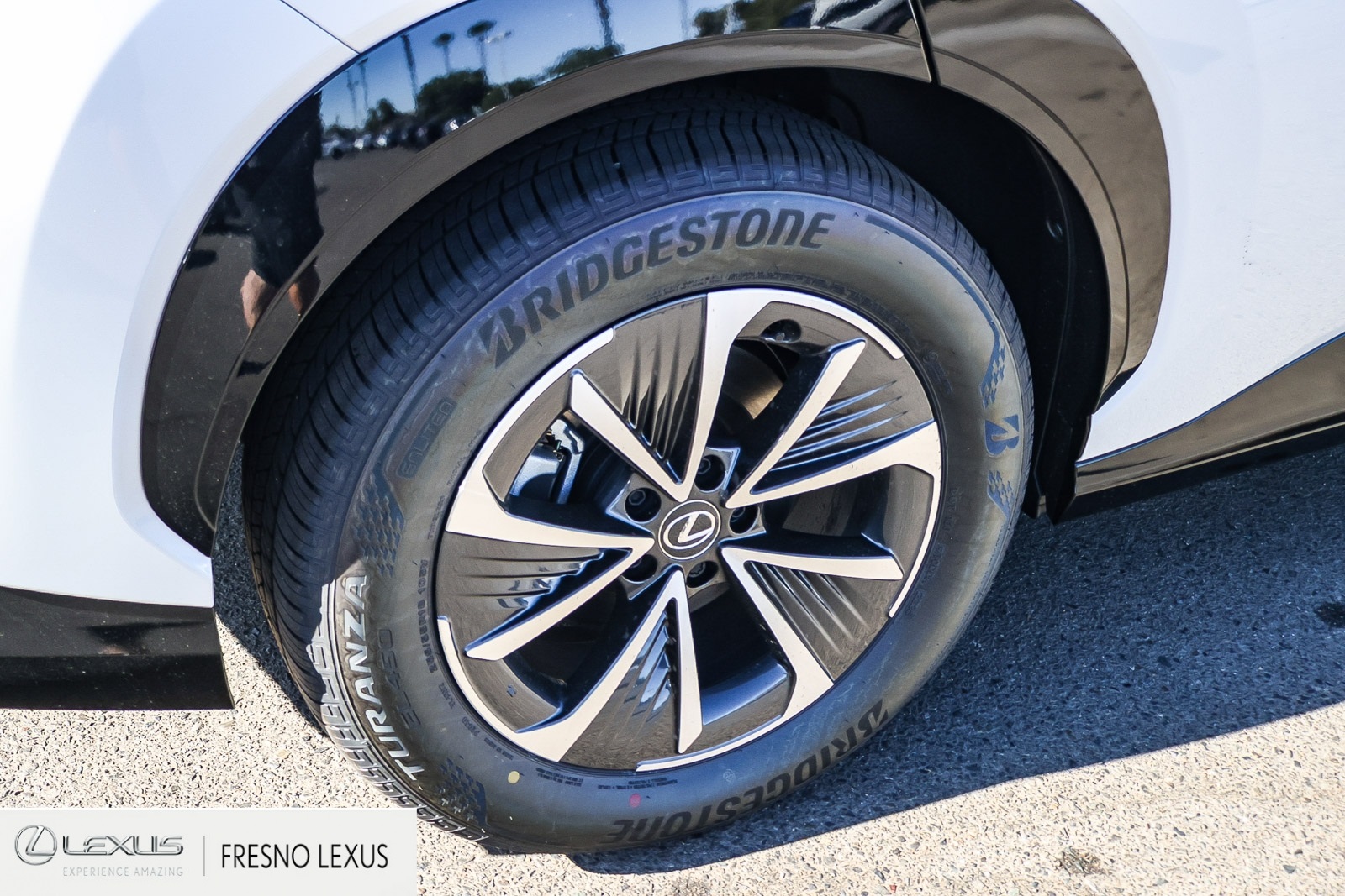 2025 Lexus RZ 450e photo 8