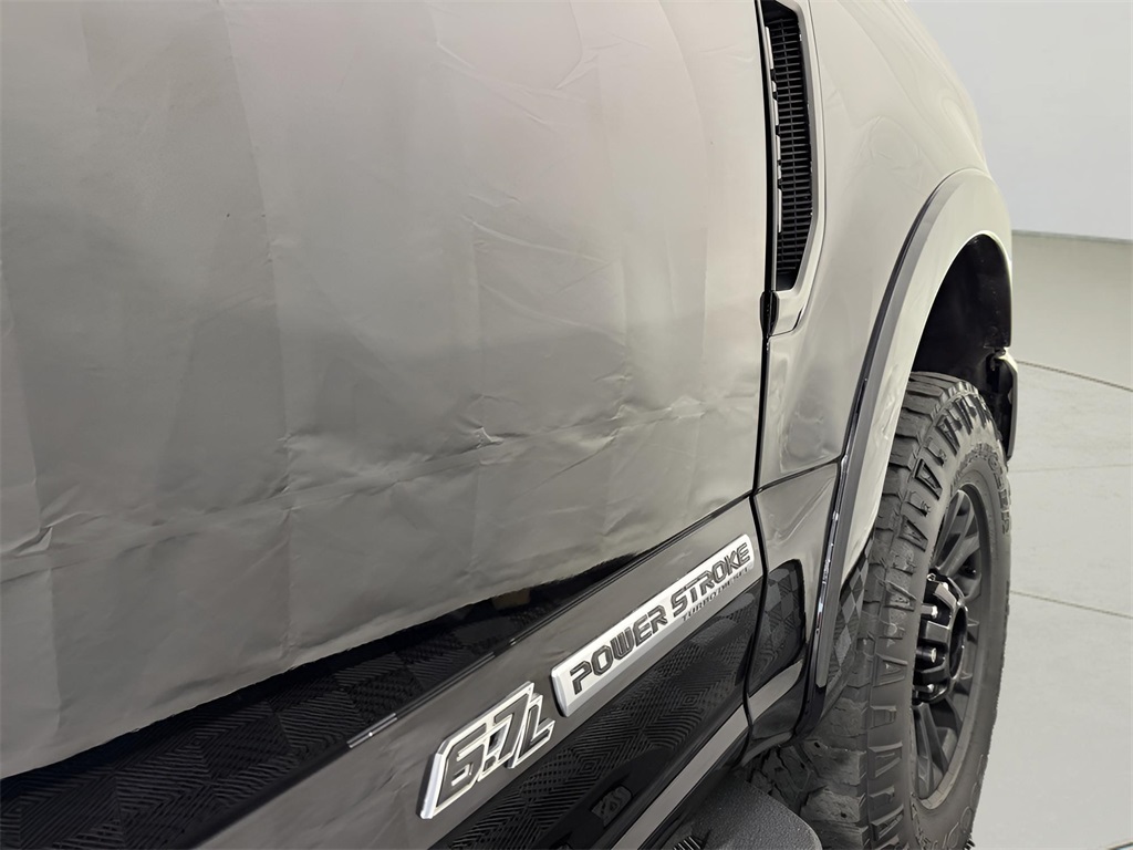 2021 Ford F-250 Lariat photo 2