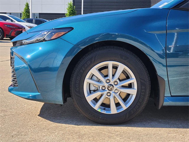 2026 Toyota Camry LE photo 4
