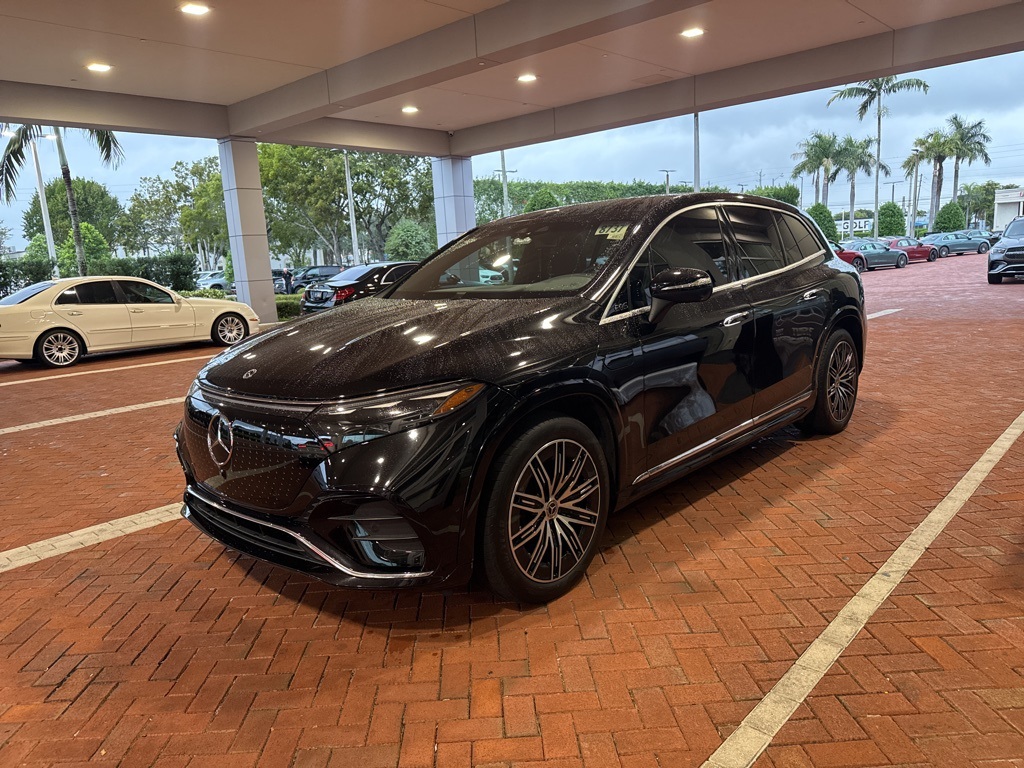 2023 Mercedes-Benz EQS SUV Base's photo