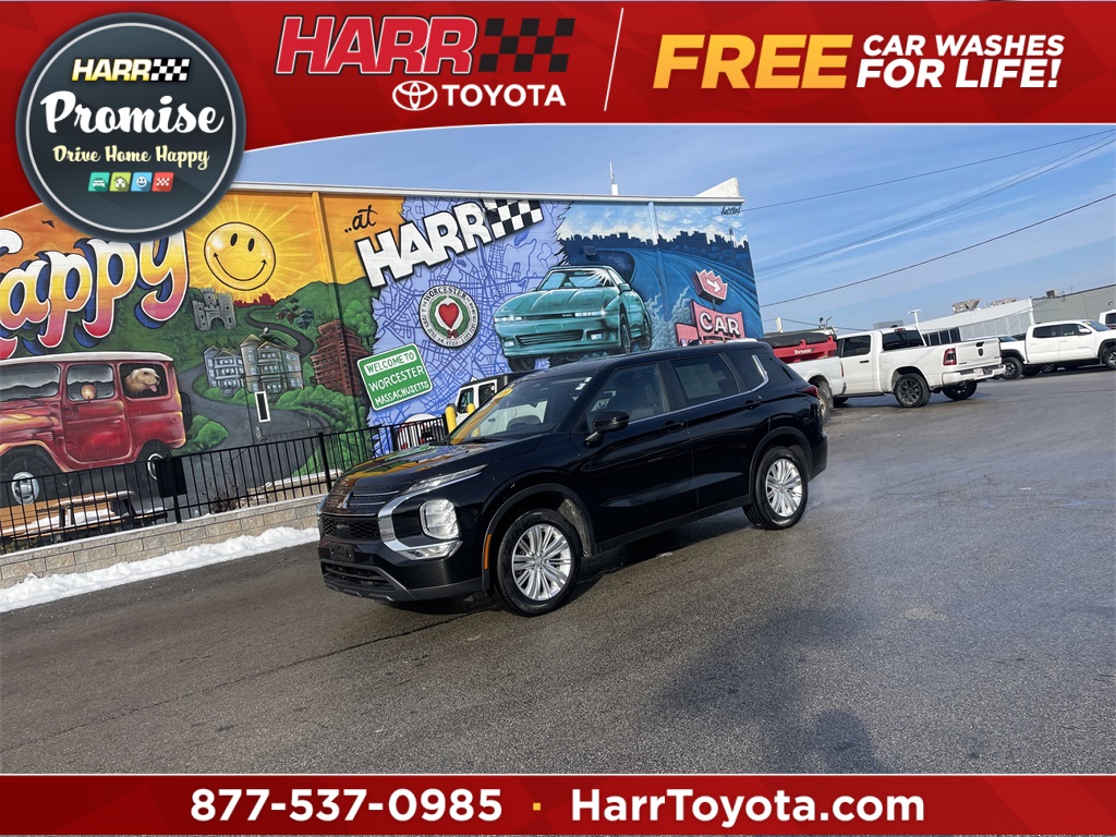 2023 Mitsubishi Outlander ES's photo