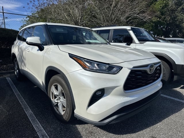 2020 Toyota Highlander LE's photo