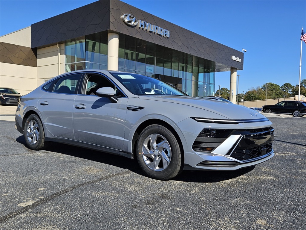 2026 Hyundai Sonata SE's photo