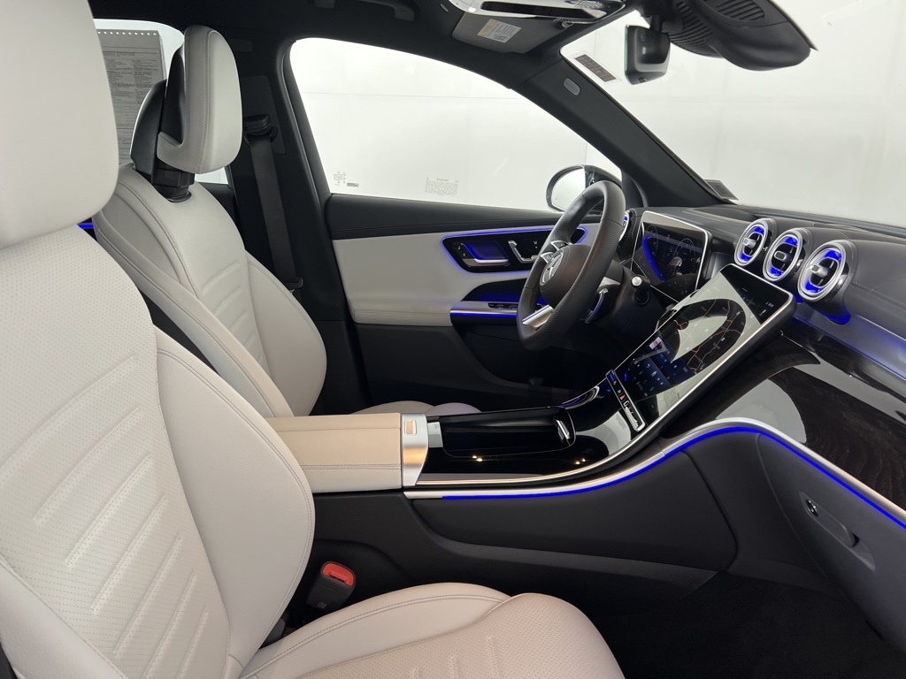 2025 Mercedes Benz GLC 300 4MATIC photo 11