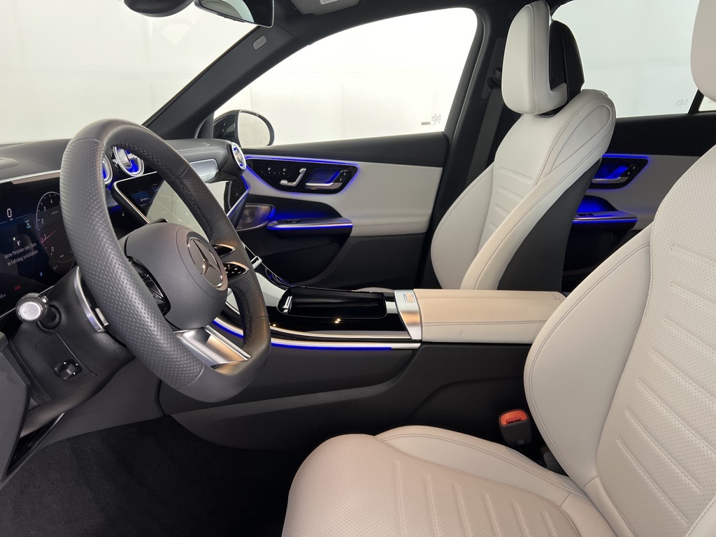 2025 Mercedes Benz GLC 300 4MATIC photo 2
