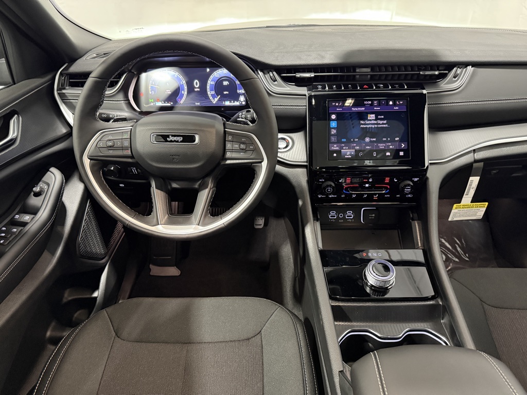 2025 Jeep Grand Cherokee Laredo X photo 2