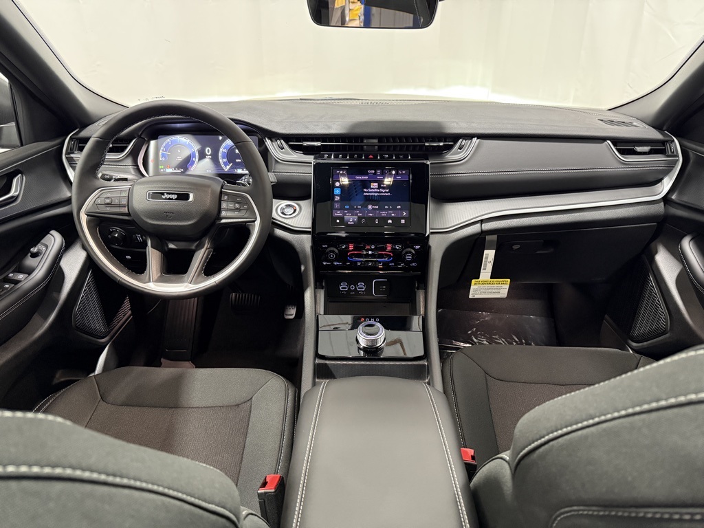 2025 Jeep Grand Cherokee Laredo X photo 3