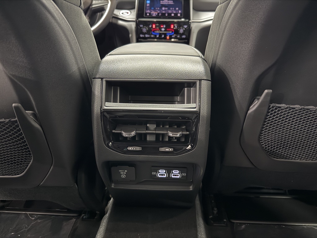 2025 Jeep Grand Cherokee Laredo X photo 4