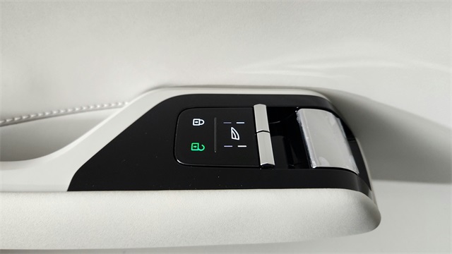 new 2025 Volvo EX90 car, priced at $86,825