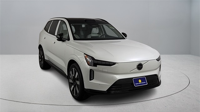 new 2025 Volvo EX90 car, priced at $88,825