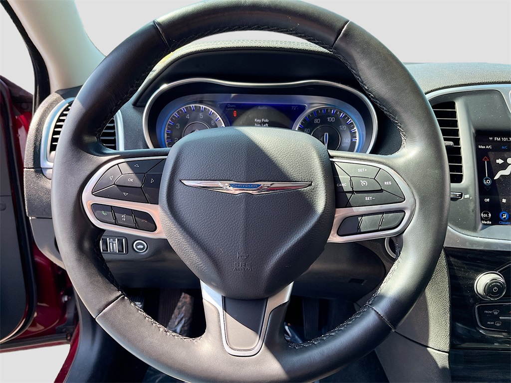 2021 Chrysler 300 Touring photo 7