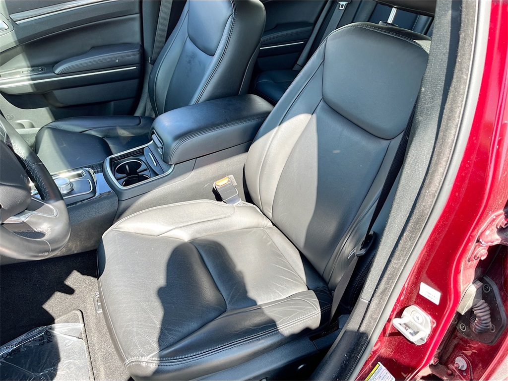 2021 Chrysler 300 Touring photo 15