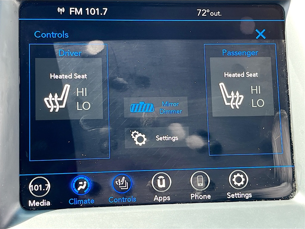 2021 Chrysler 300 Touring photo 16