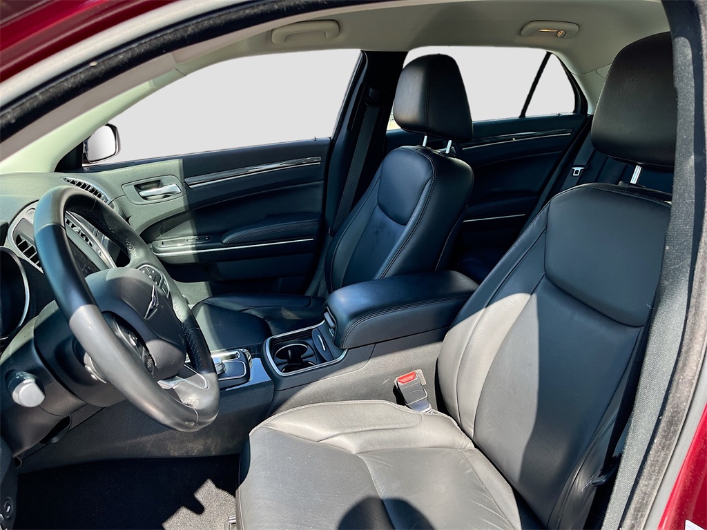 2021 Chrysler 300 Touring photo 17