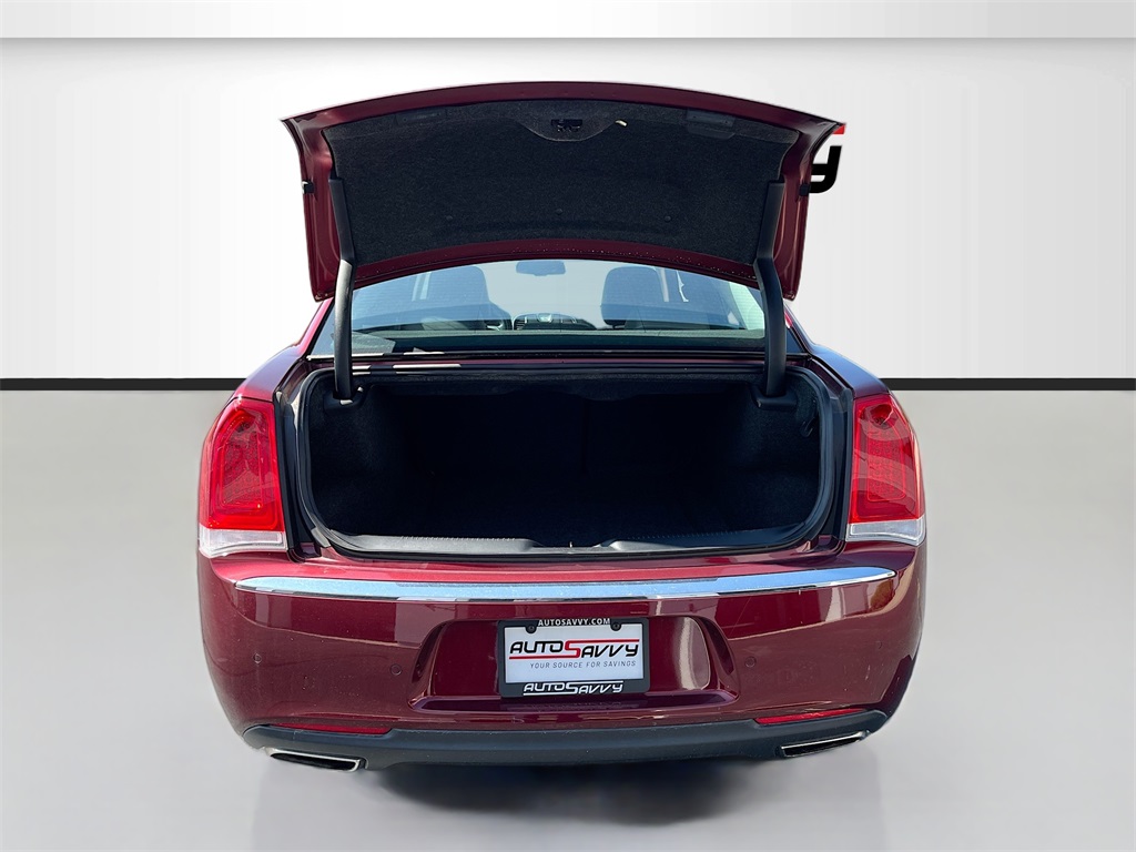 2021 Chrysler 300 Touring photo 22