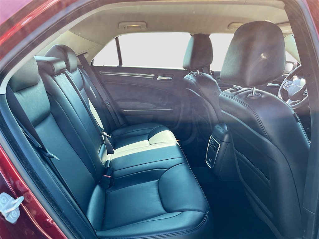 2021 Chrysler 300 Touring photo 23