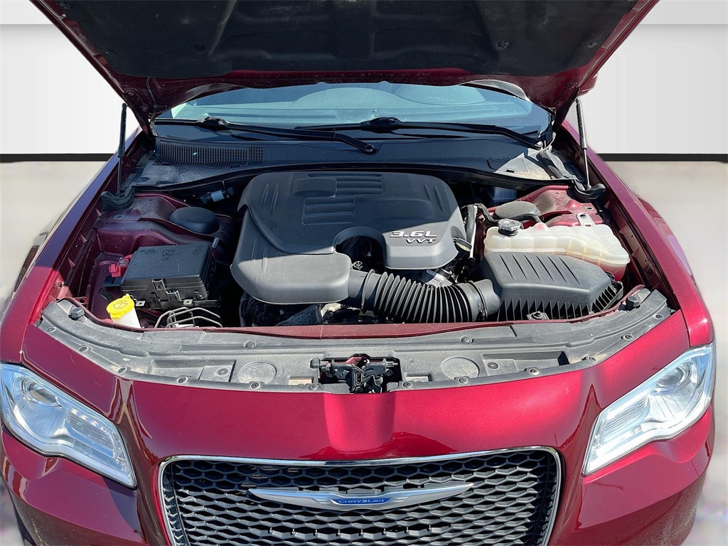 2021 Chrysler 300 Touring photo 26