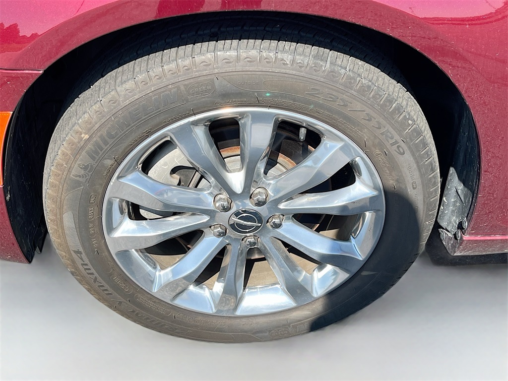 2021 Chrysler 300 Touring photo 27