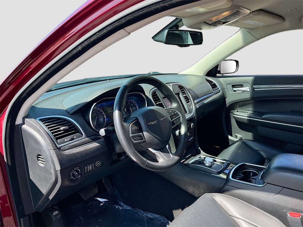 2021 Chrysler 300 Touring photo 5
