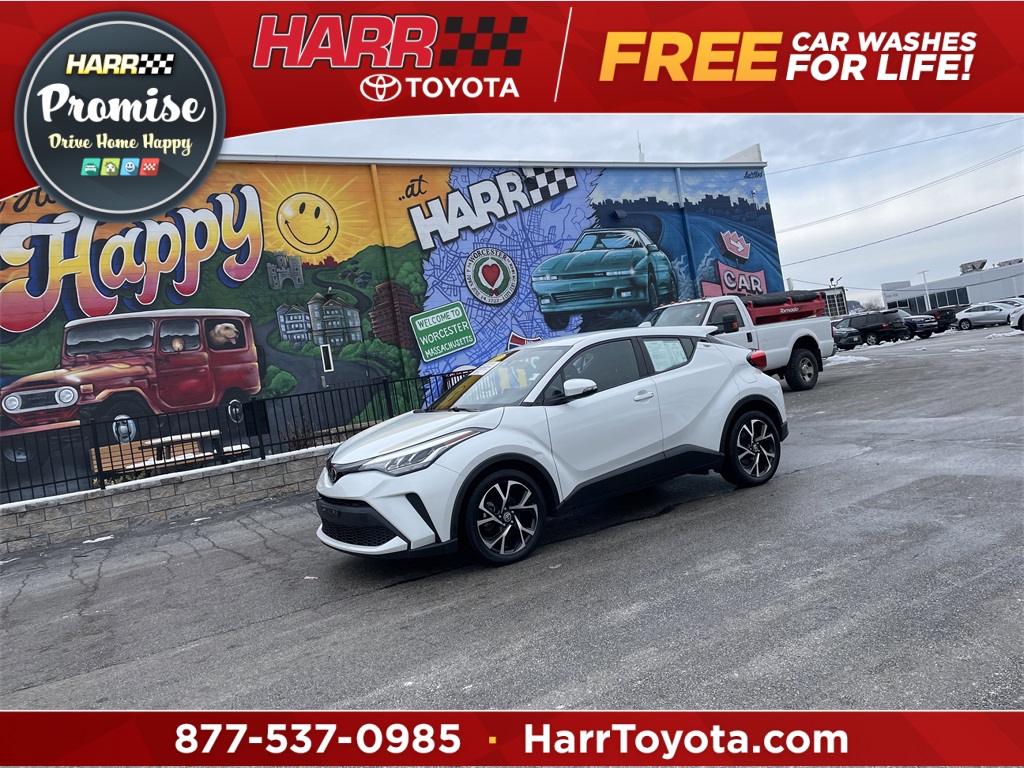 2022 Toyota C-HR XLE's photo