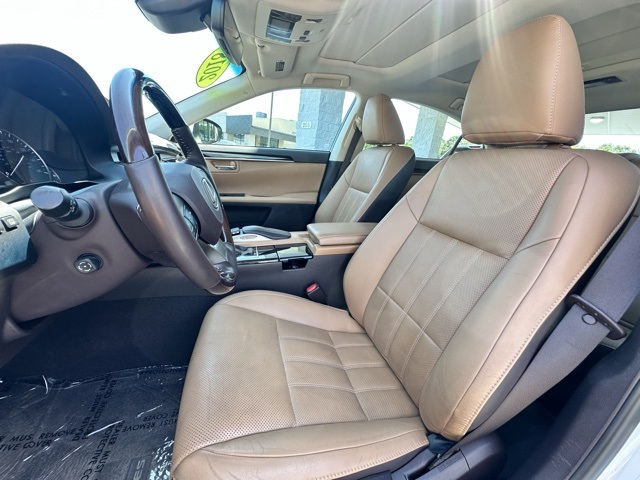 2018 White Lexus ES 350 FWD Sedan
