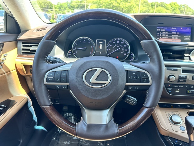 2018 White Lexus ES 350 FWD Sedan