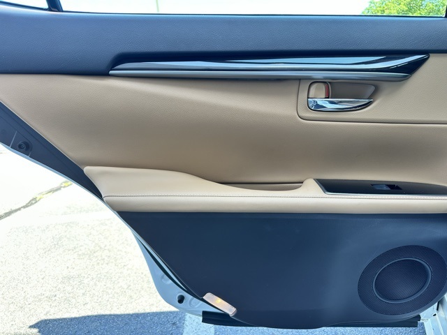 2018 White Lexus ES 350 FWD Sedan