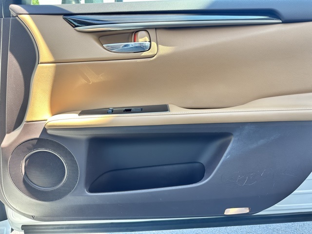 2018 White Lexus ES 350 FWD Sedan