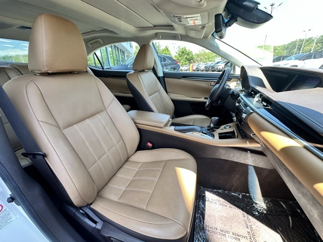 2018 White Lexus ES 350 FWD Sedan