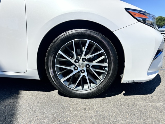 2018 White Lexus ES 350 FWD Sedan