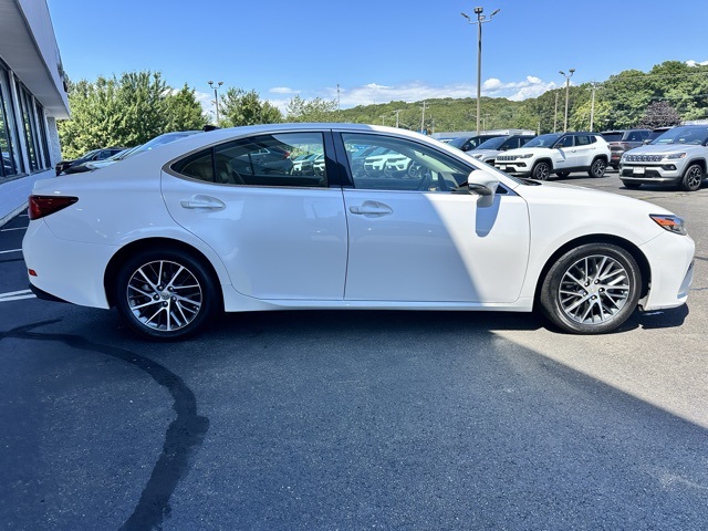 2018 White Lexus ES 350 FWD Sedan